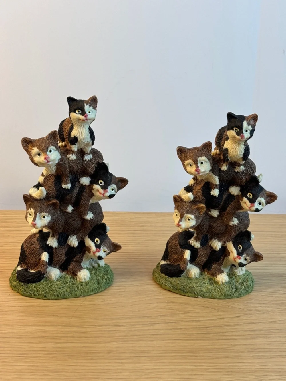 Vintage Stacked Cat Pyramid Resin Figures- Home Accent‎